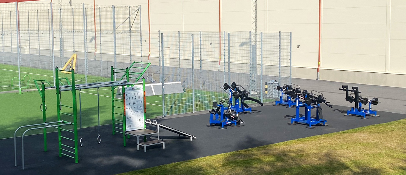 Utegym vid idrottsanläggning i Upplands Väsby