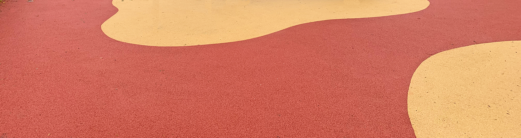 Fallskyddsgummi i rött och gult mönster